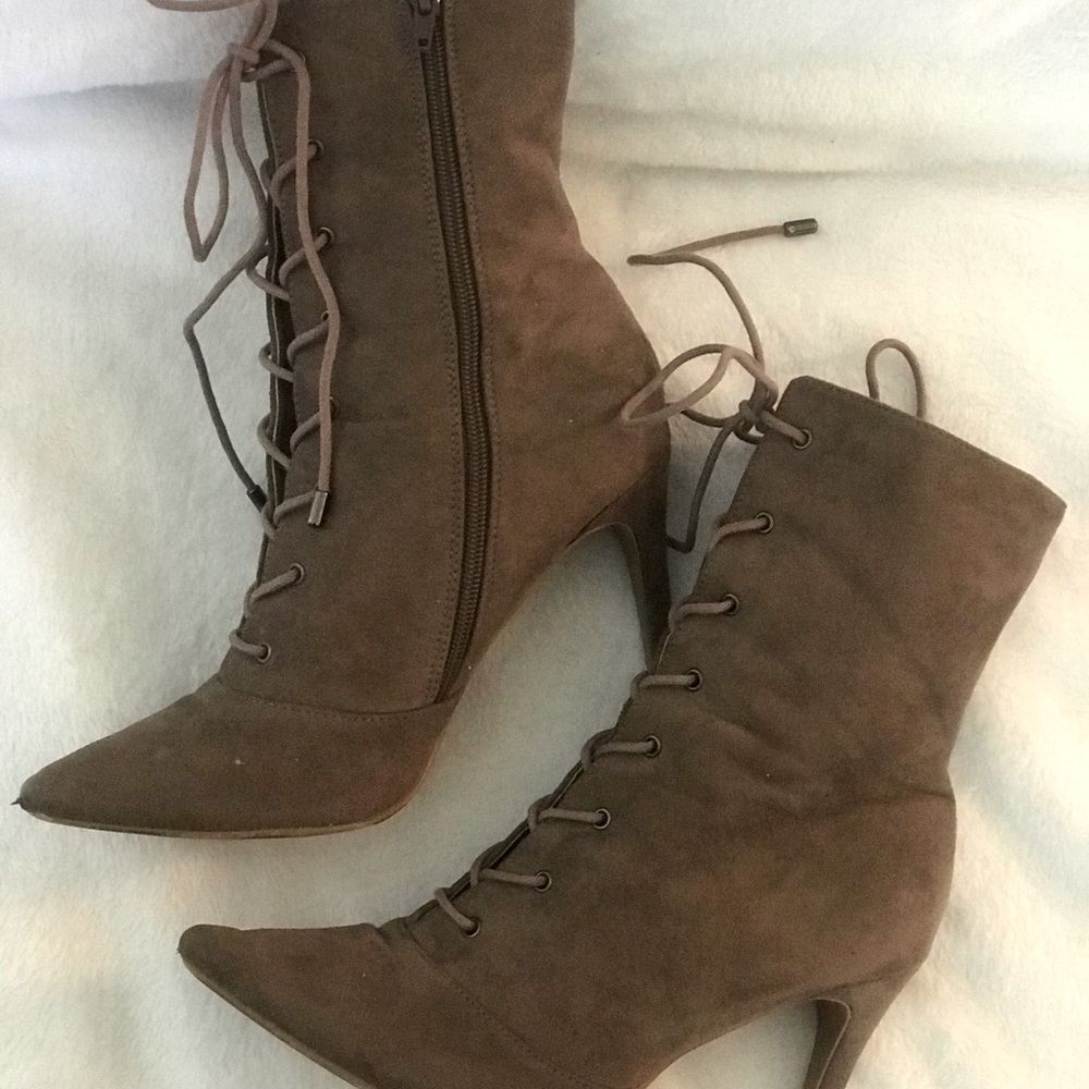 Amanda mid ankle heeled booties- size 10 - Picture 2 of 3